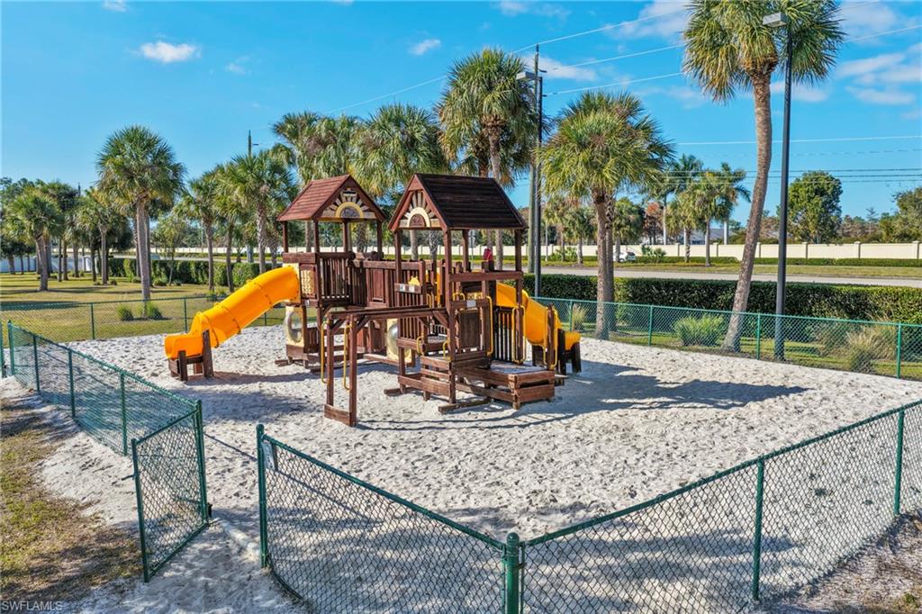 GRANADA LAKES - Residential