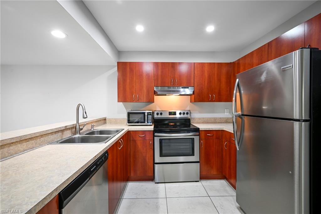 GRANADA LAKES - Residential