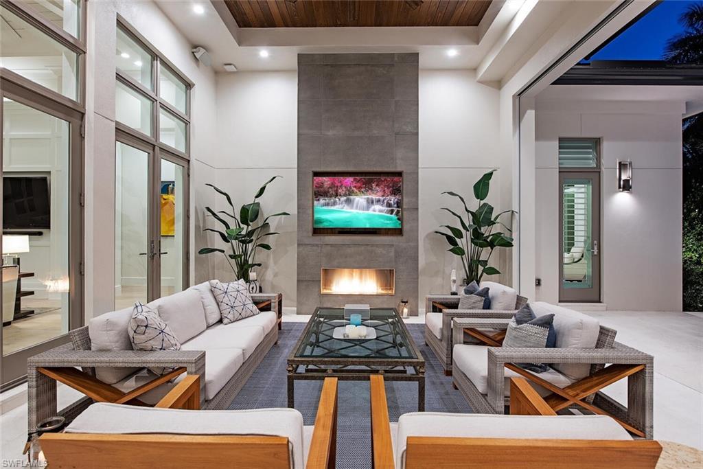 MOORINGS - Residential