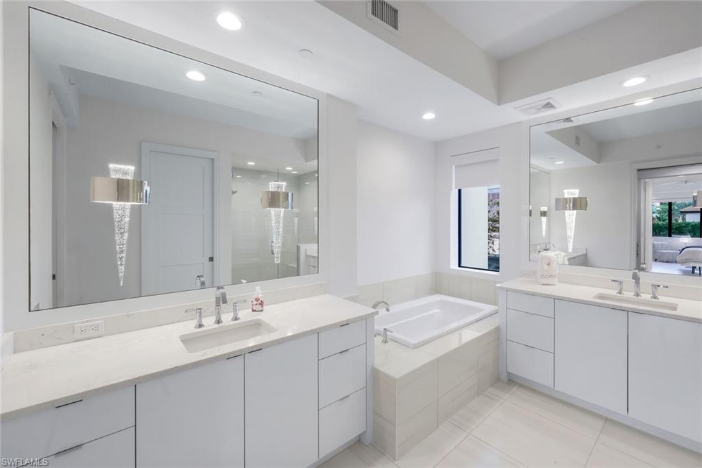 NAPLES SQUARE - Residential