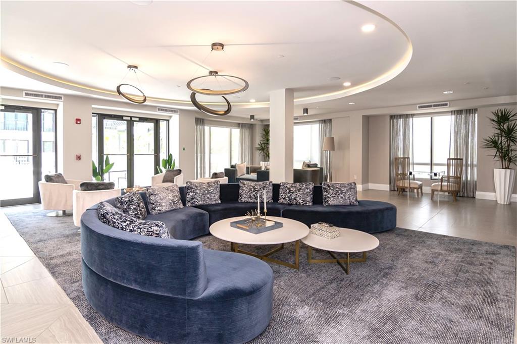 NAPLES SQUARE - Residential