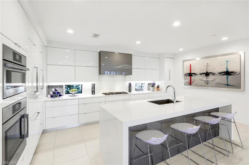 NAPLES SQUARE - Residential