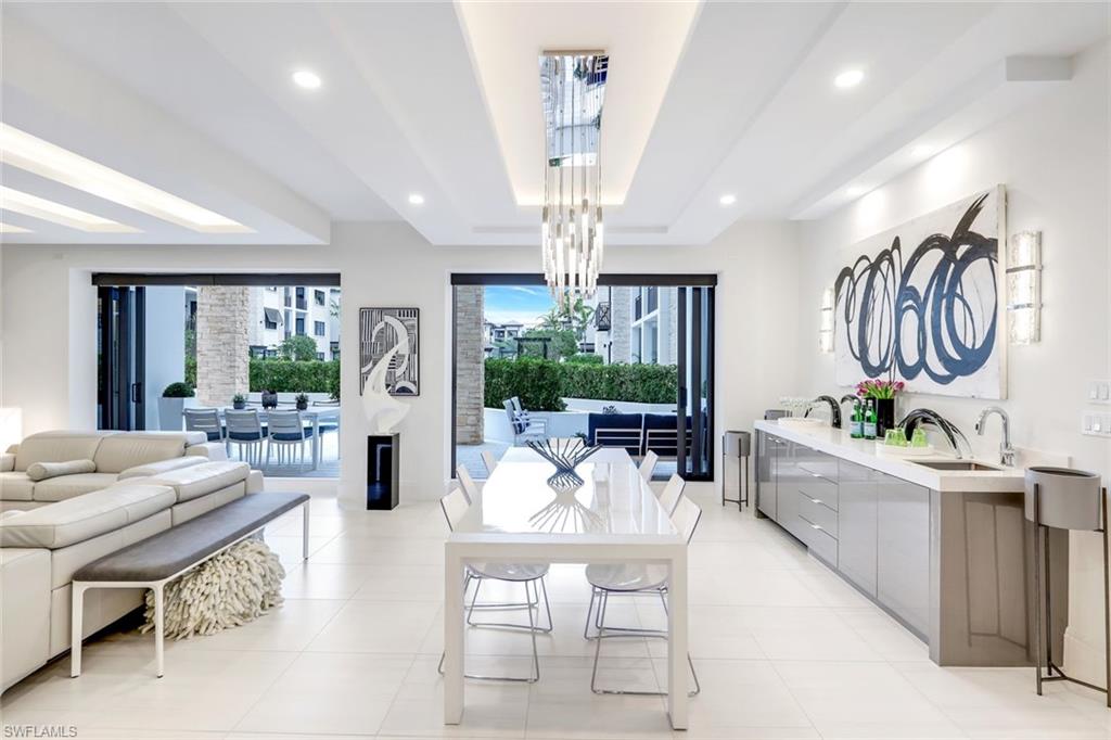 NAPLES SQUARE - Residential