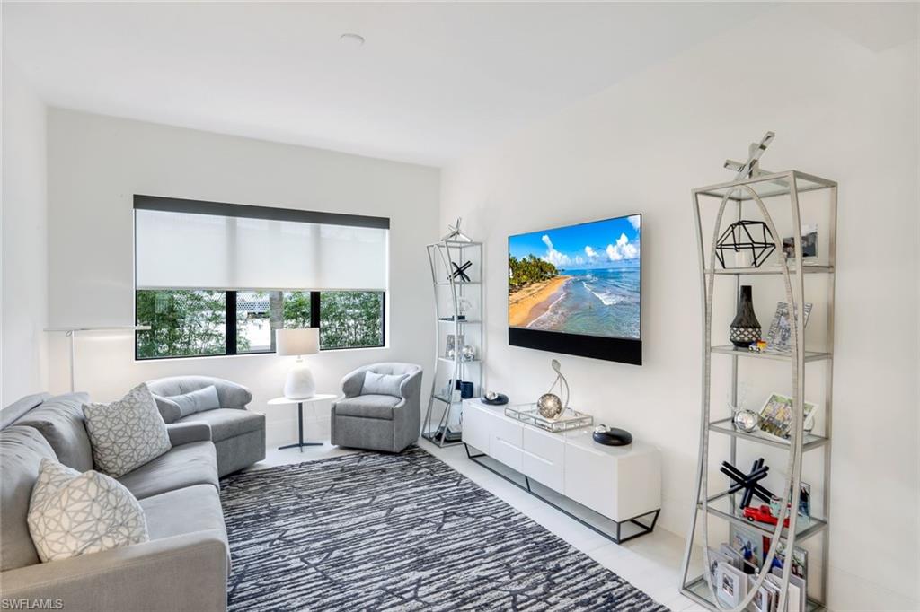 NAPLES SQUARE - Residential