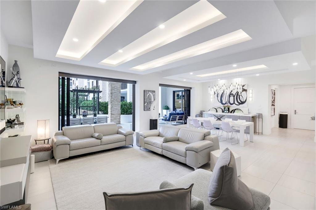 NAPLES SQUARE - Residential