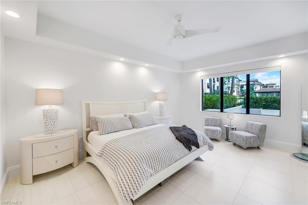 NAPLES SQUARE - Residential