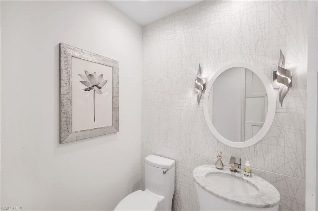 NAPLES SQUARE - Residential