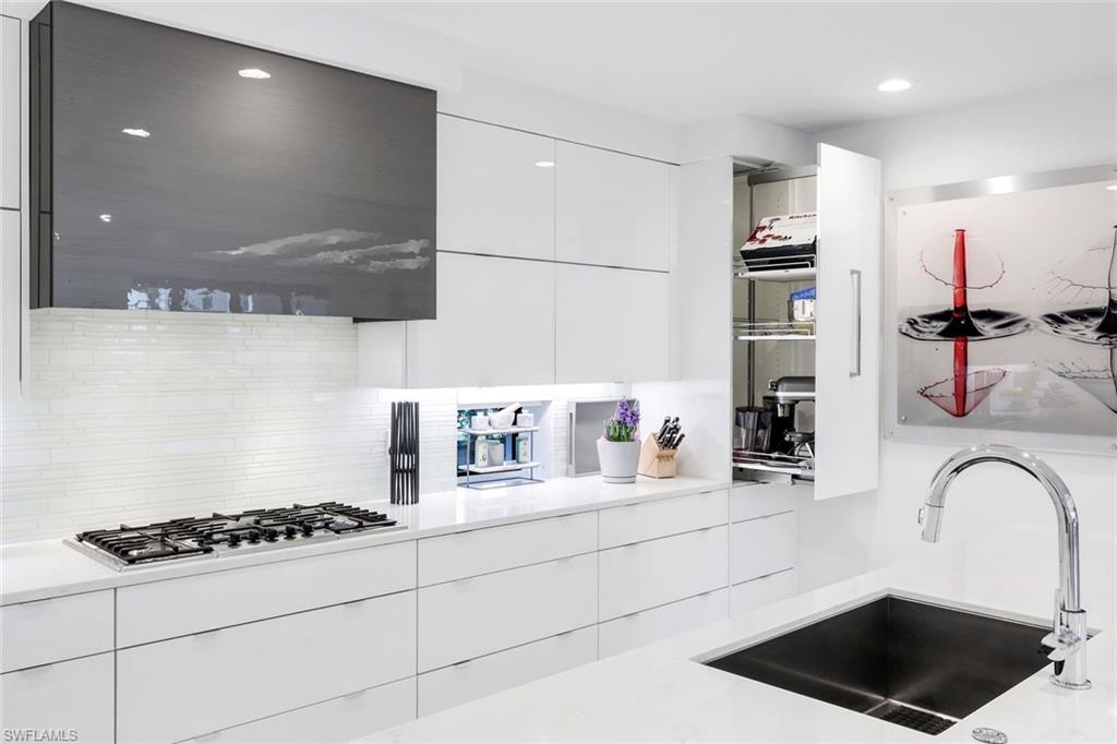 NAPLES SQUARE - Residential