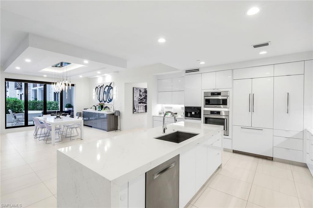 NAPLES SQUARE - Residential