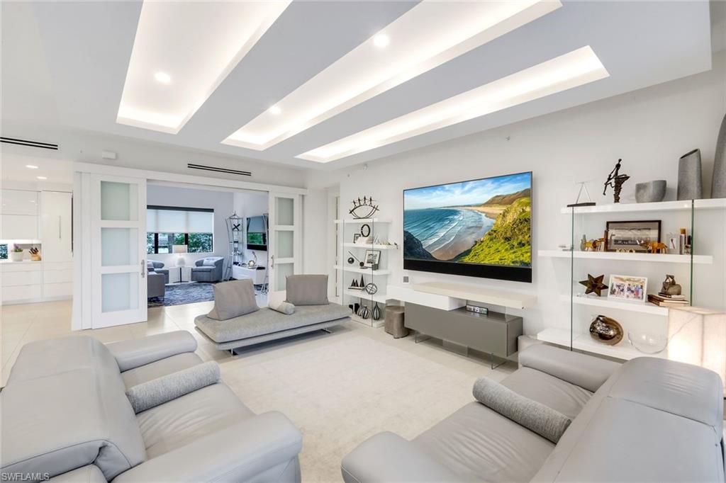 NAPLES SQUARE - Residential