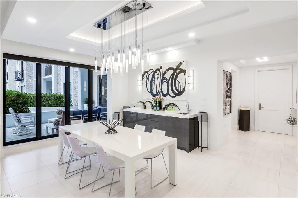 NAPLES SQUARE - Residential