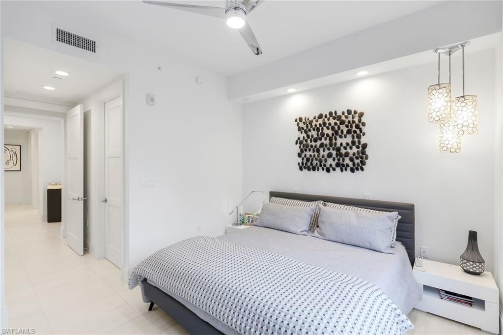 NAPLES SQUARE - Residential