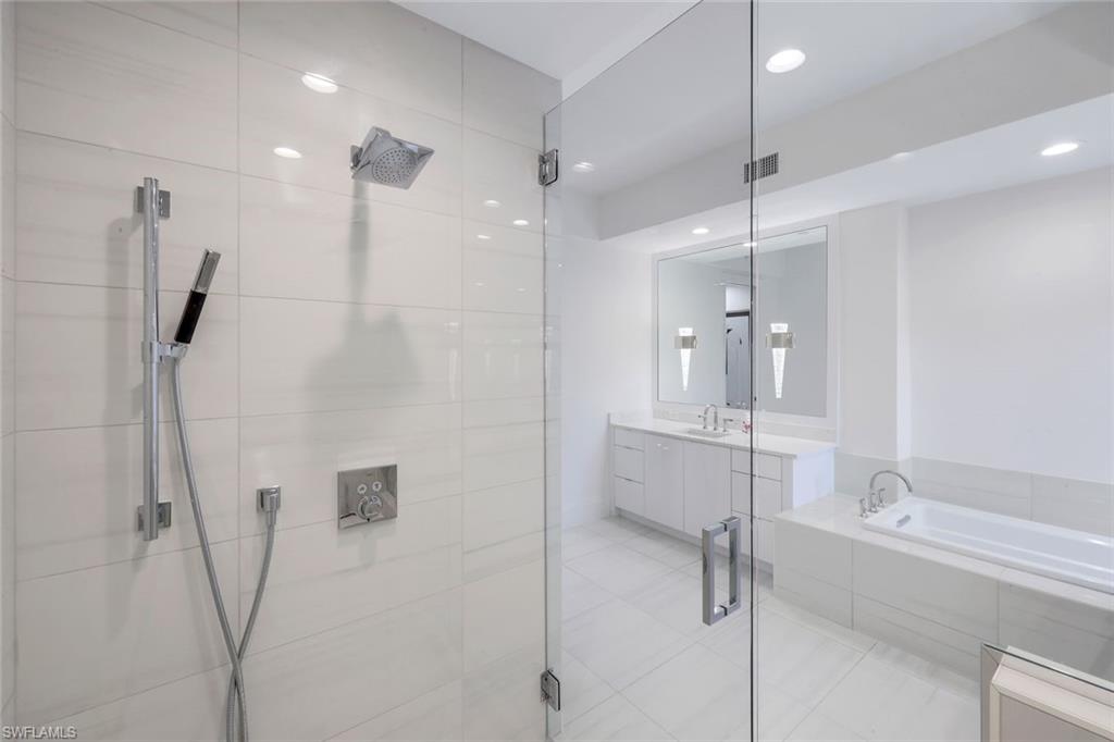 NAPLES SQUARE - Residential