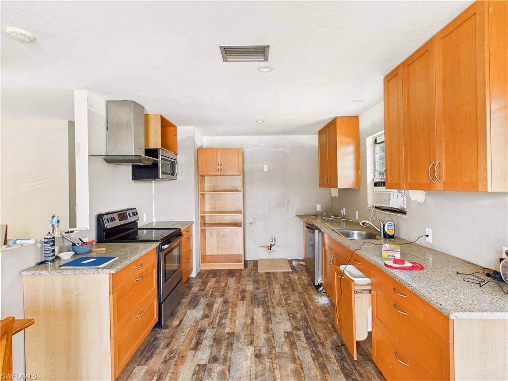 SAN CARLOS PARK - Residential