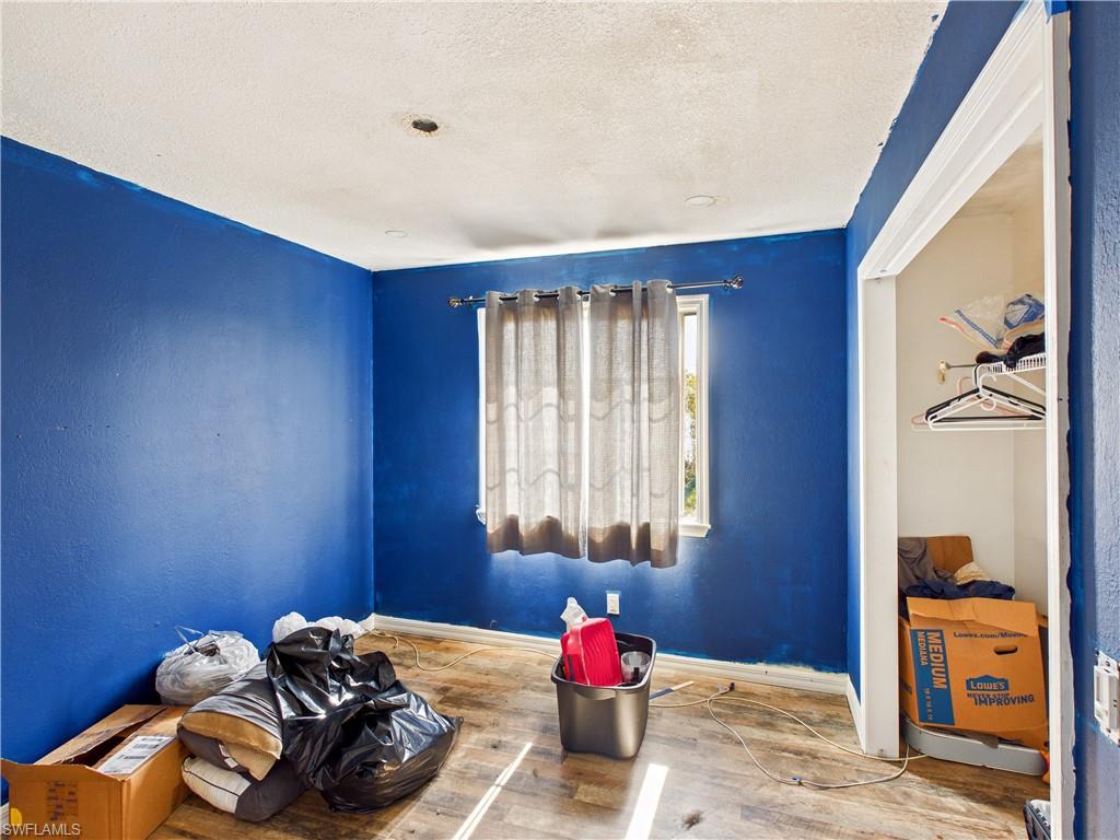 SAN CARLOS PARK - Residential