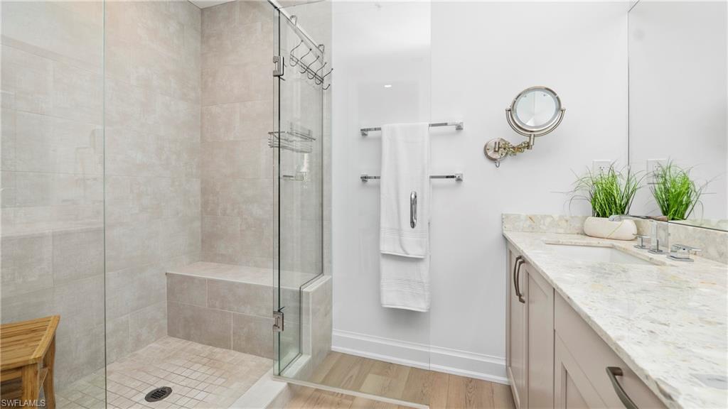 ELEVEN ELEVEN CENTRAL - Residential