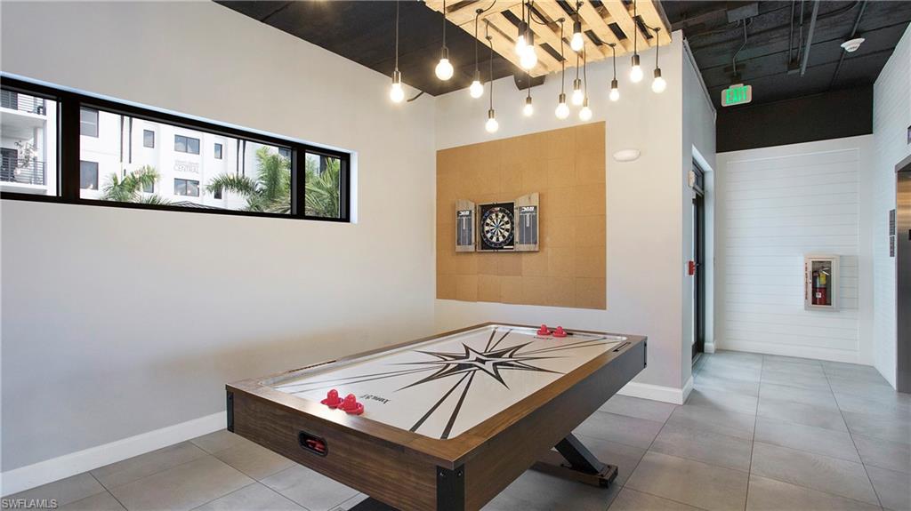 ELEVEN ELEVEN CENTRAL - Residential