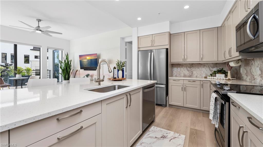 ELEVEN ELEVEN CENTRAL - Residential