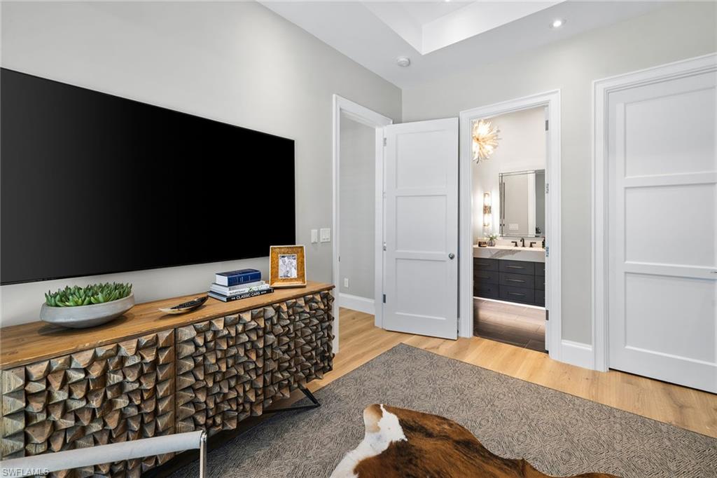 ROYAL HARBOR - Residential