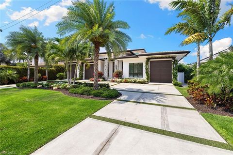 Photo of 1850 Kingfish RD, NAPLES, FL 34102 (MLS # 226015147)