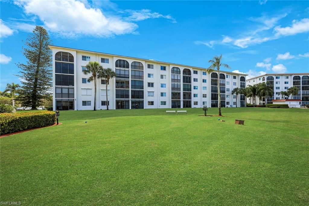 Photo of 29 High Point CIR E #107, NAPLES, FL 34103 (MLS # 226019133)