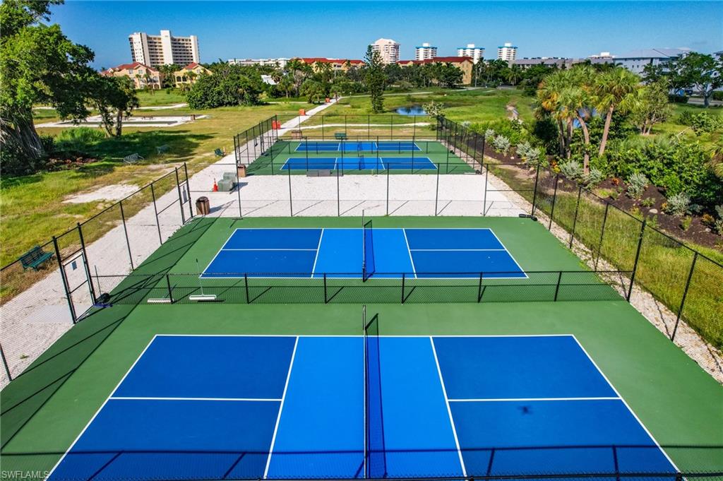 ROYAL PELICAN TOWNHOUSE - Residential