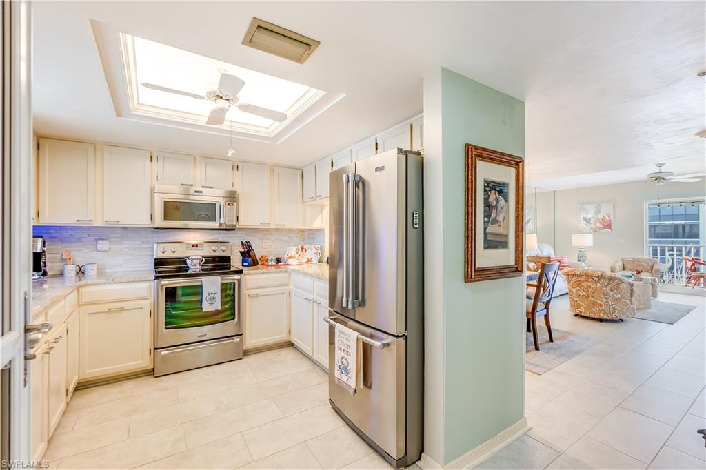 ROYAL PELICAN TOWNHOUSE - Residential