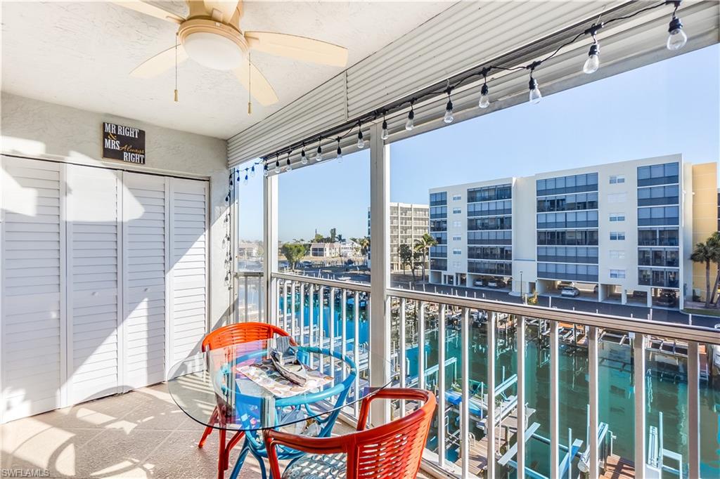 ROYAL PELICAN TOWNHOUSE - Residential