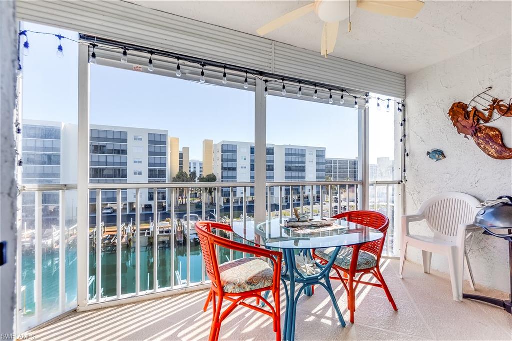 ROYAL PELICAN TOWNHOUSE - Residential