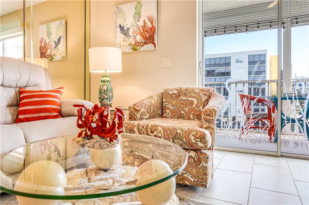 ROYAL PELICAN TOWNHOUSE - Residential