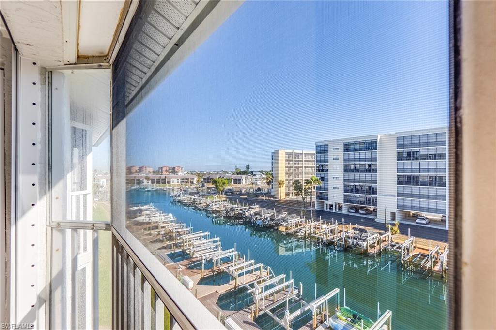 ROYAL PELICAN TOWNHOUSE - Residential