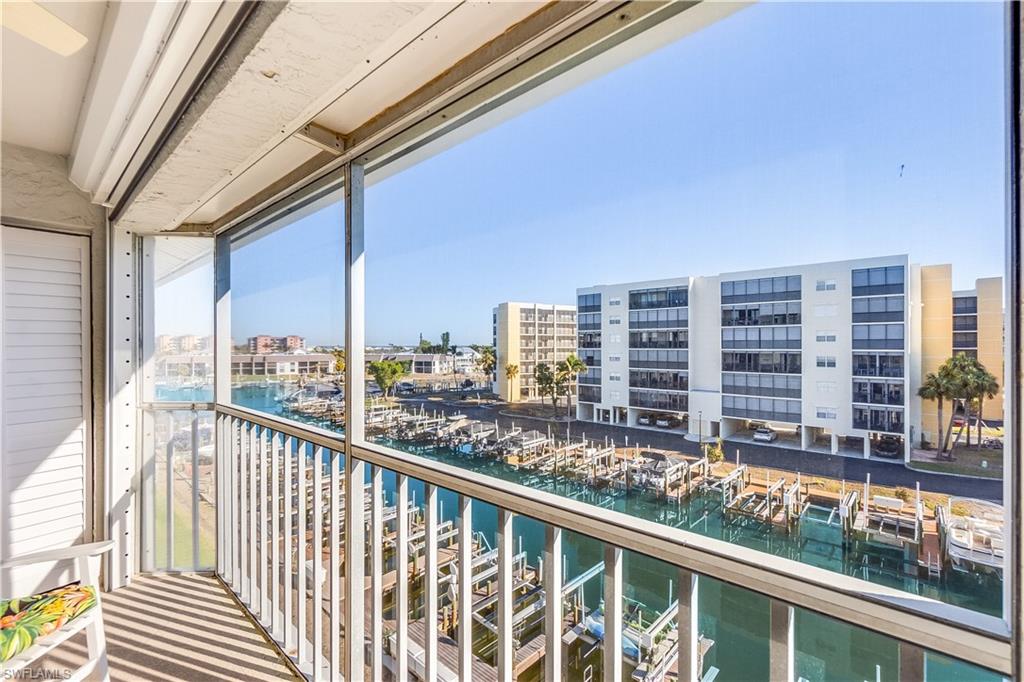 ROYAL PELICAN TOWNHOUSE - Residential