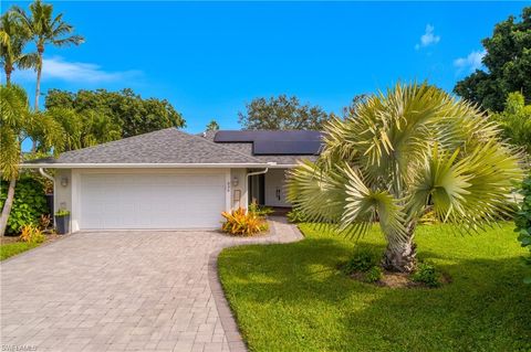 330 Country Club DR NAPLES FL 34110