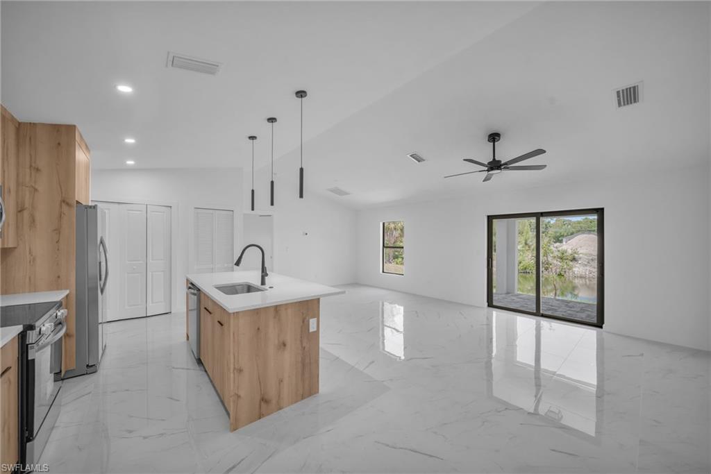 CAPE CORAL - Residential