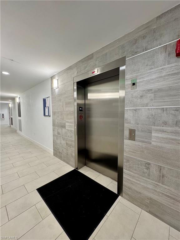 ROYAL POINTE - Residential