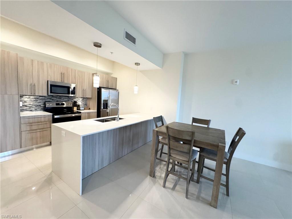 ROYAL POINTE - Residential