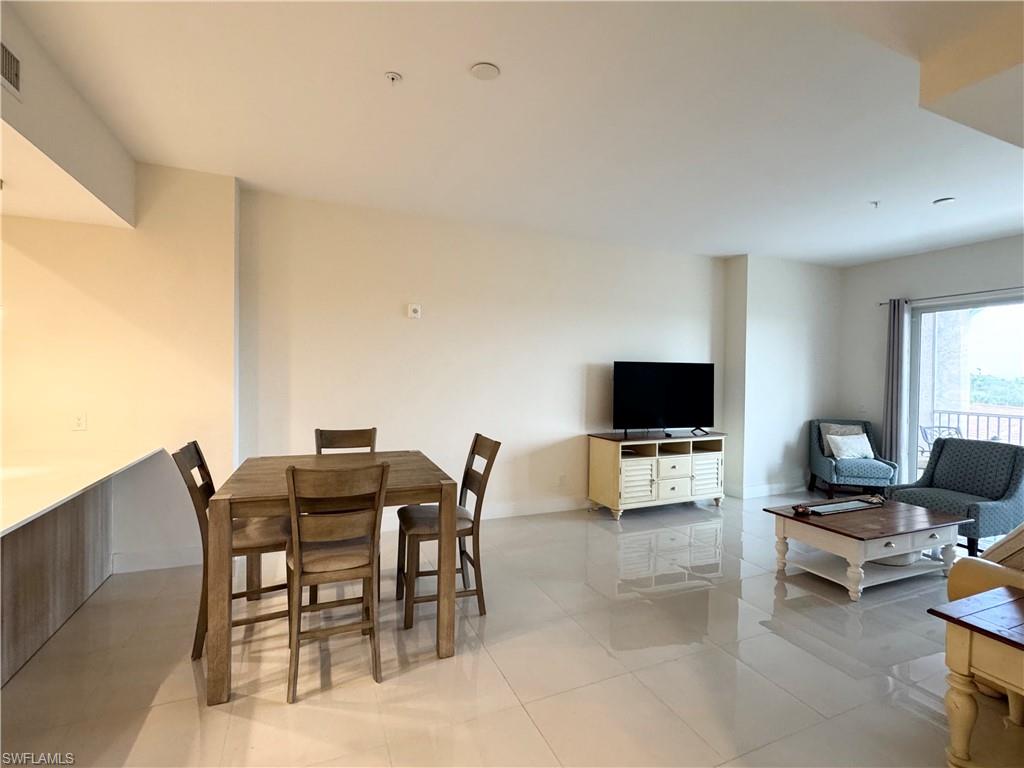 ROYAL POINTE - Residential