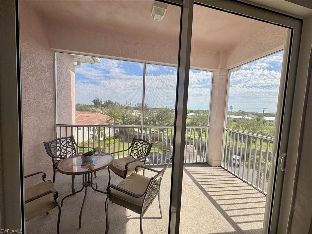 ROYAL POINTE - Residential