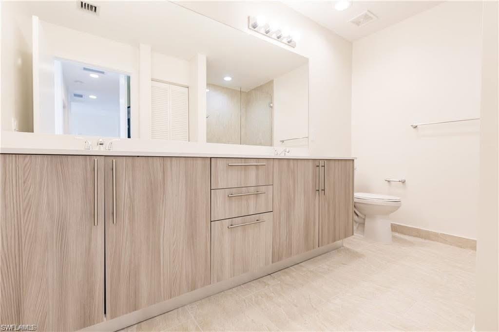 ROYAL POINTE - Residential