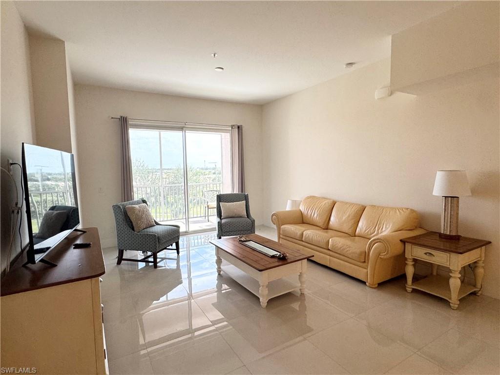 ROYAL POINTE - Residential