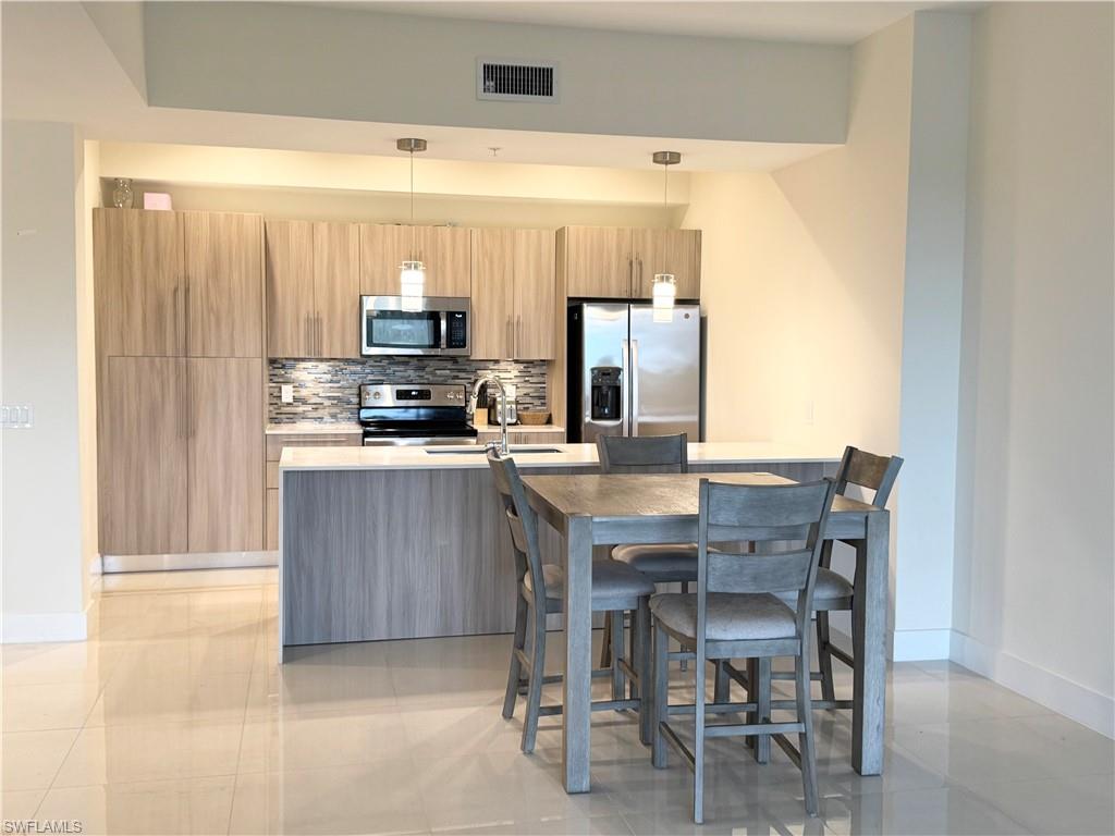 ROYAL POINTE - Residential