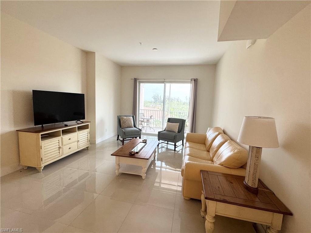 ROYAL POINTE - Residential