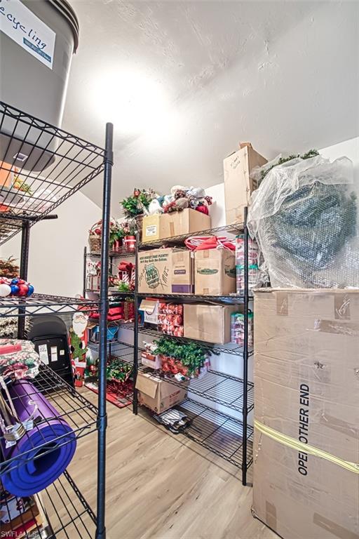 FEATHERBROOK - Residential