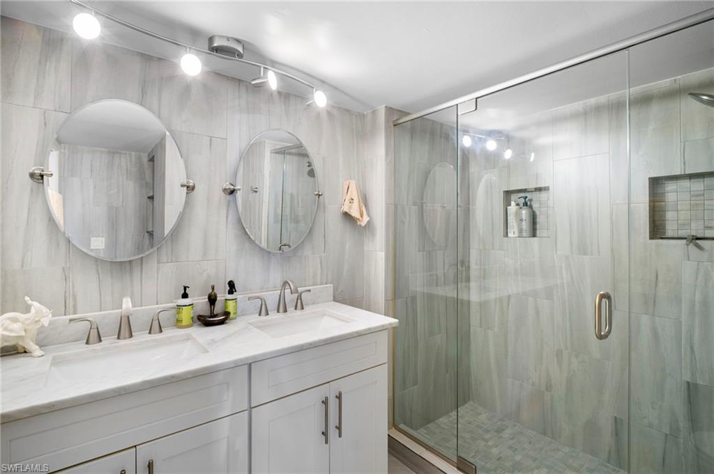 VILLAS AT FOUNTAIN LAKES - Residential