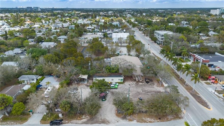 Sale $785,000
• Lot Size: 0.45 Acres
• Zoning: C-4
• Market: East Naples
• Submarket Bayshore CRA
Adjacent lot 2705 Barrett Ave can also be purchased for $275,000. Zoned RMF-6, 0.16 acres