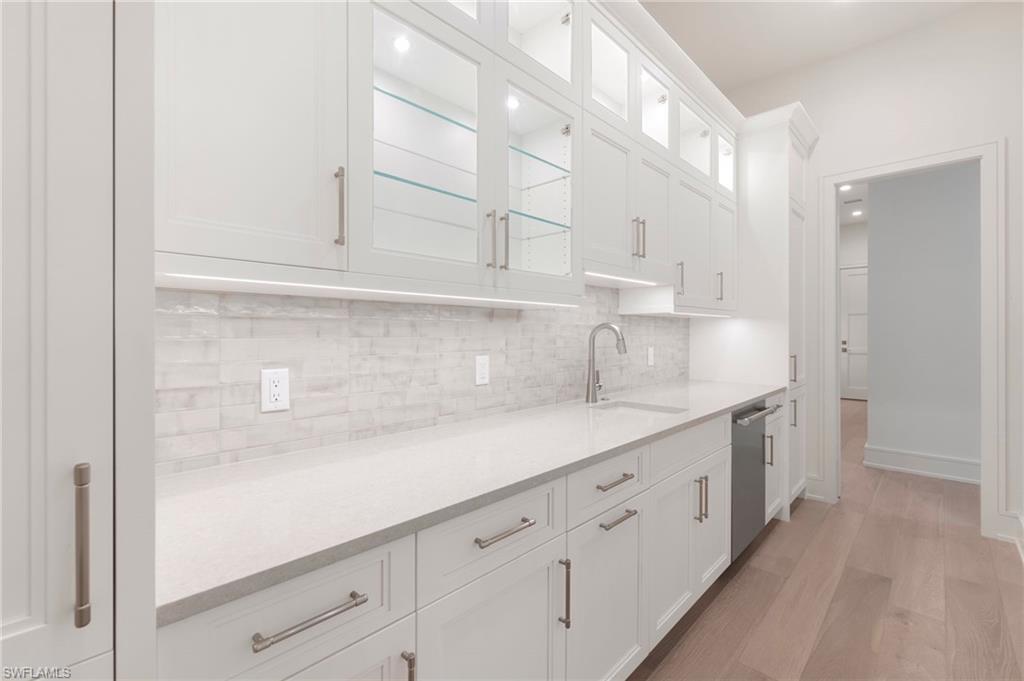 RIVERBROOKE - Residential