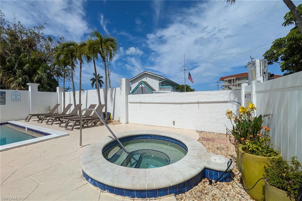 OLDE MARCO INN - Residential