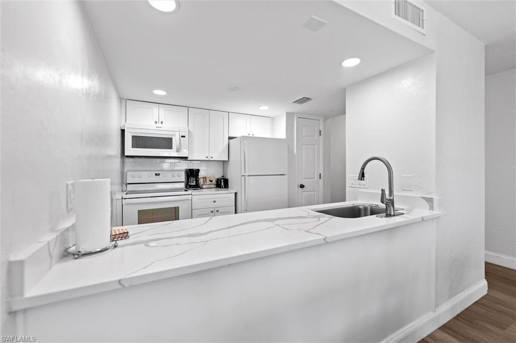 BEACH VILLAS CONDO - Residential