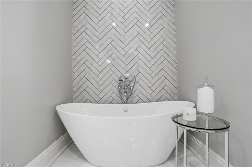 COCO LAKES - Residential