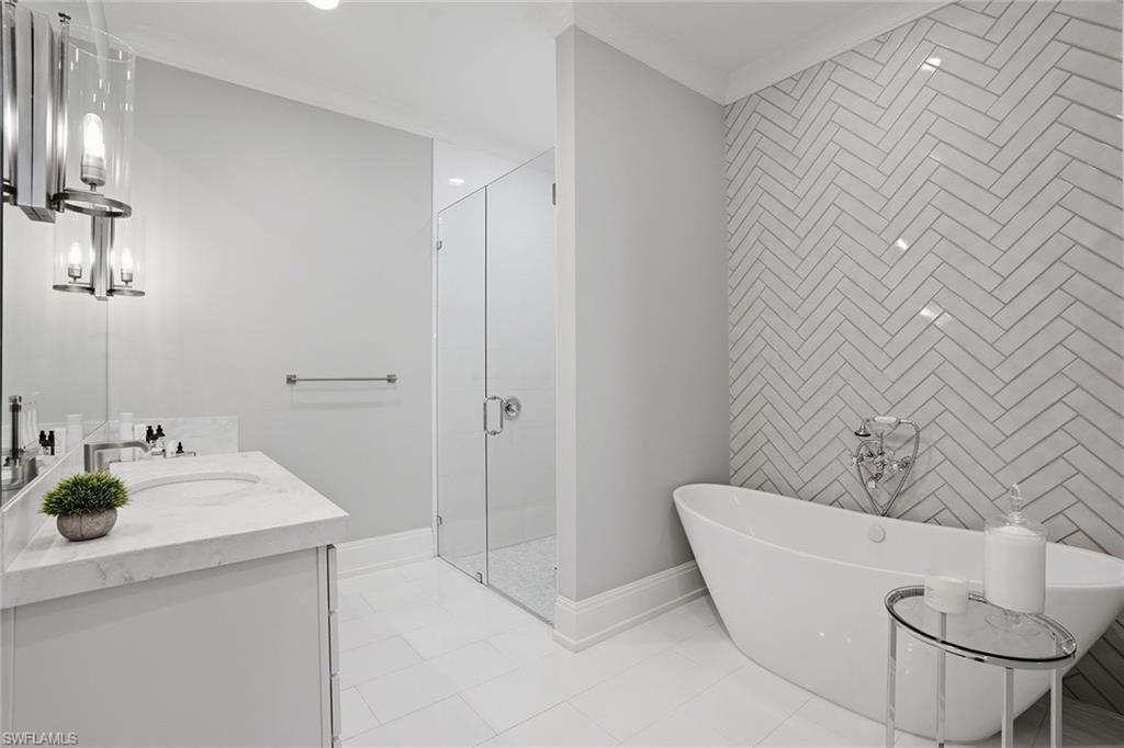 COCO LAKES - Residential